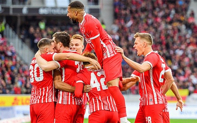 包含弗赖堡逼平竞争对手，保持不败战绩的词条