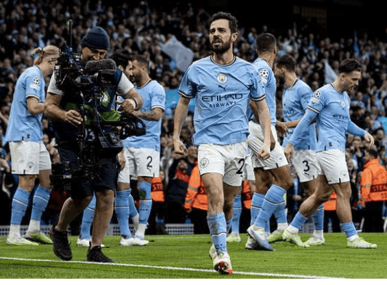 杏彩体育网页版-英超联赛冠军争夺激烈，领先球队表现不俗(英超联赛冠军争夺激烈,领先球队表现不俗气)