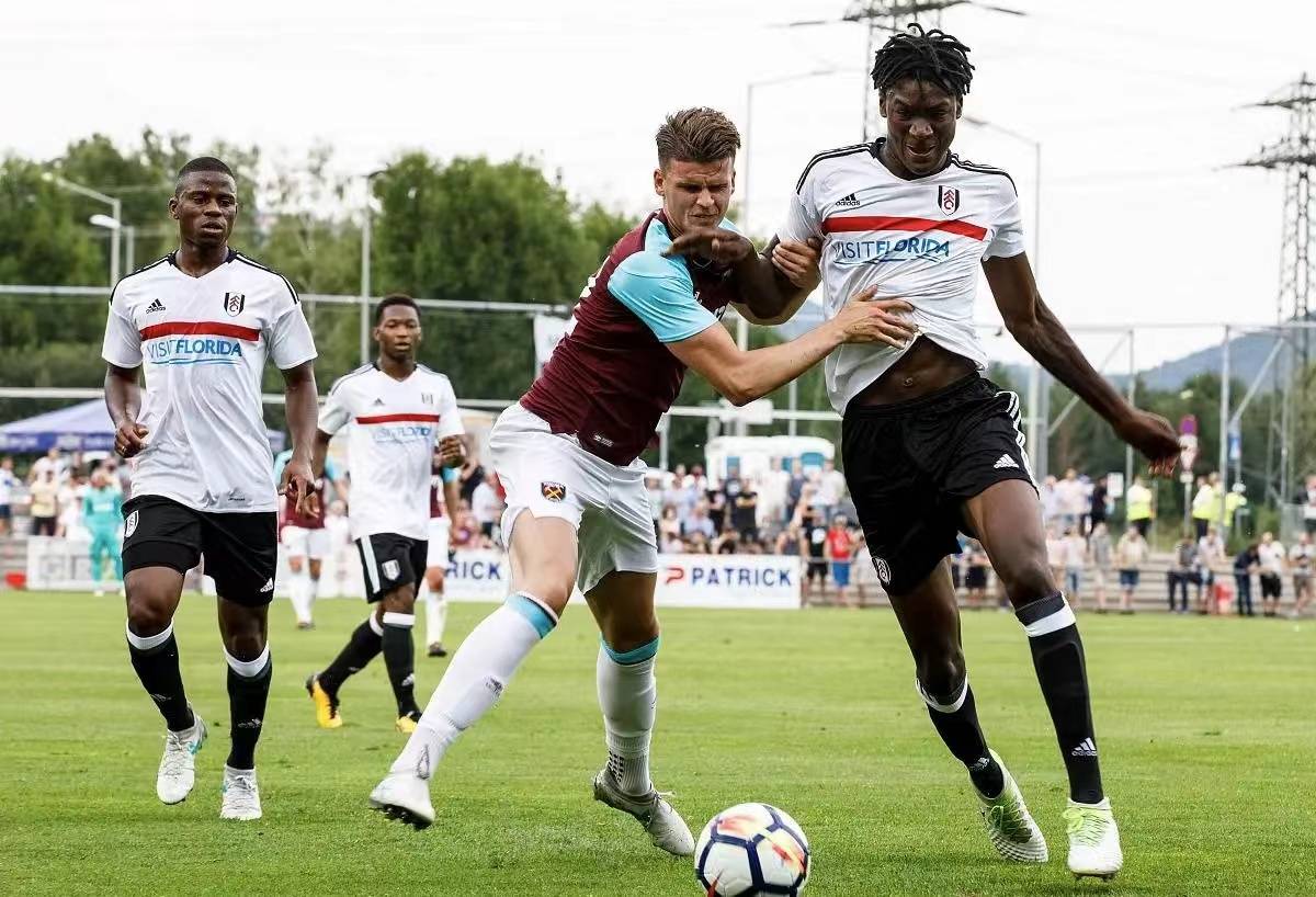 杏彩体育-不莱梅大比分战胜奥格斯堡，取得连胜的简单介绍