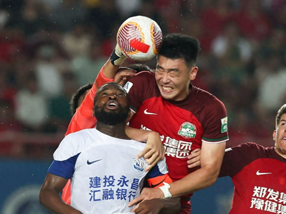 关键战役！球队在比赛中全力以赴(面对这么多的困难,球队怎么能赢得比赛呢?)