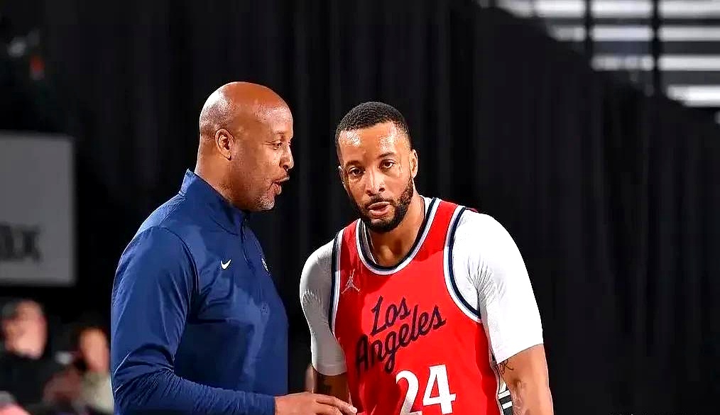 关于快船队外线防守成问题，主教练寻求改进的信息