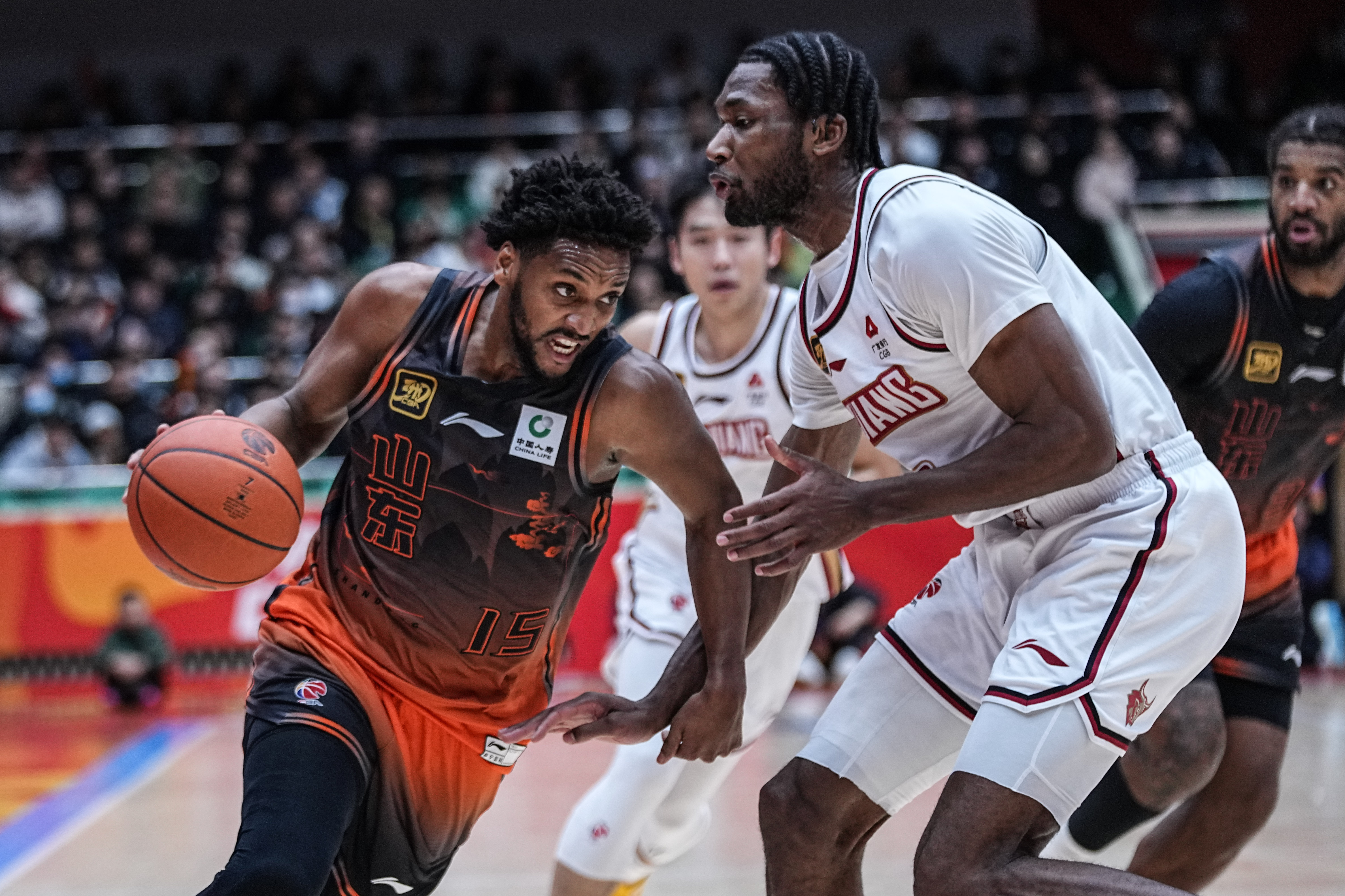 杏彩体育网页版入口-激战在即，球场气氛紧张，球员斗志高昂