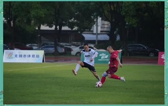 足球場上的激烈對抗,波濤洶湧的熱血時刻 足球場上的激烈對抗,波濤洶湧的熱血時刻