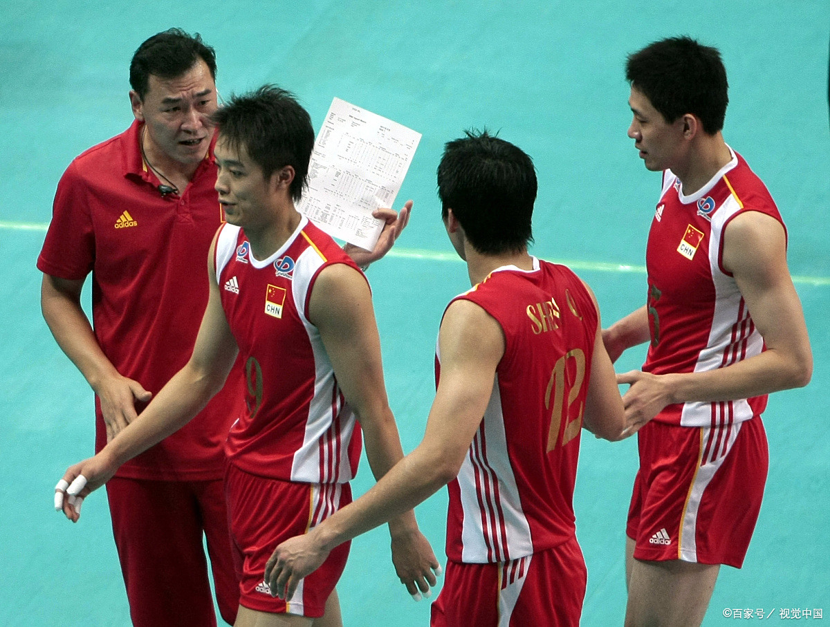 包含挑战的勇气：球队在关键比赛中展现出坚韧不拔的斗志的词条