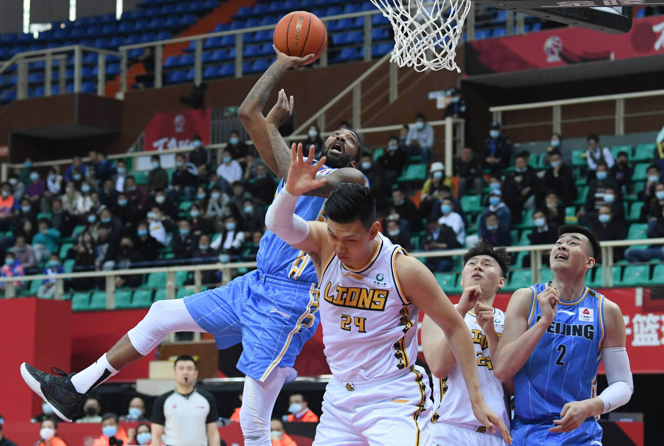 关于广厦队在场上表现出色,成功抵挡对手的信息 关于广厦队在场上表现出色,成功抵挡对手的信息