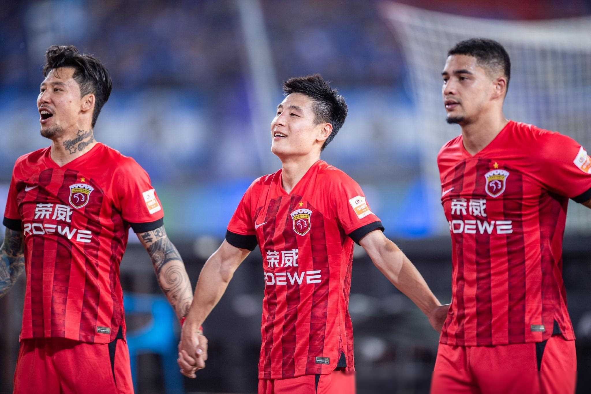 球队在比赛中取得胜利,实力出众 球队在比赛中取得胜利,实力出众