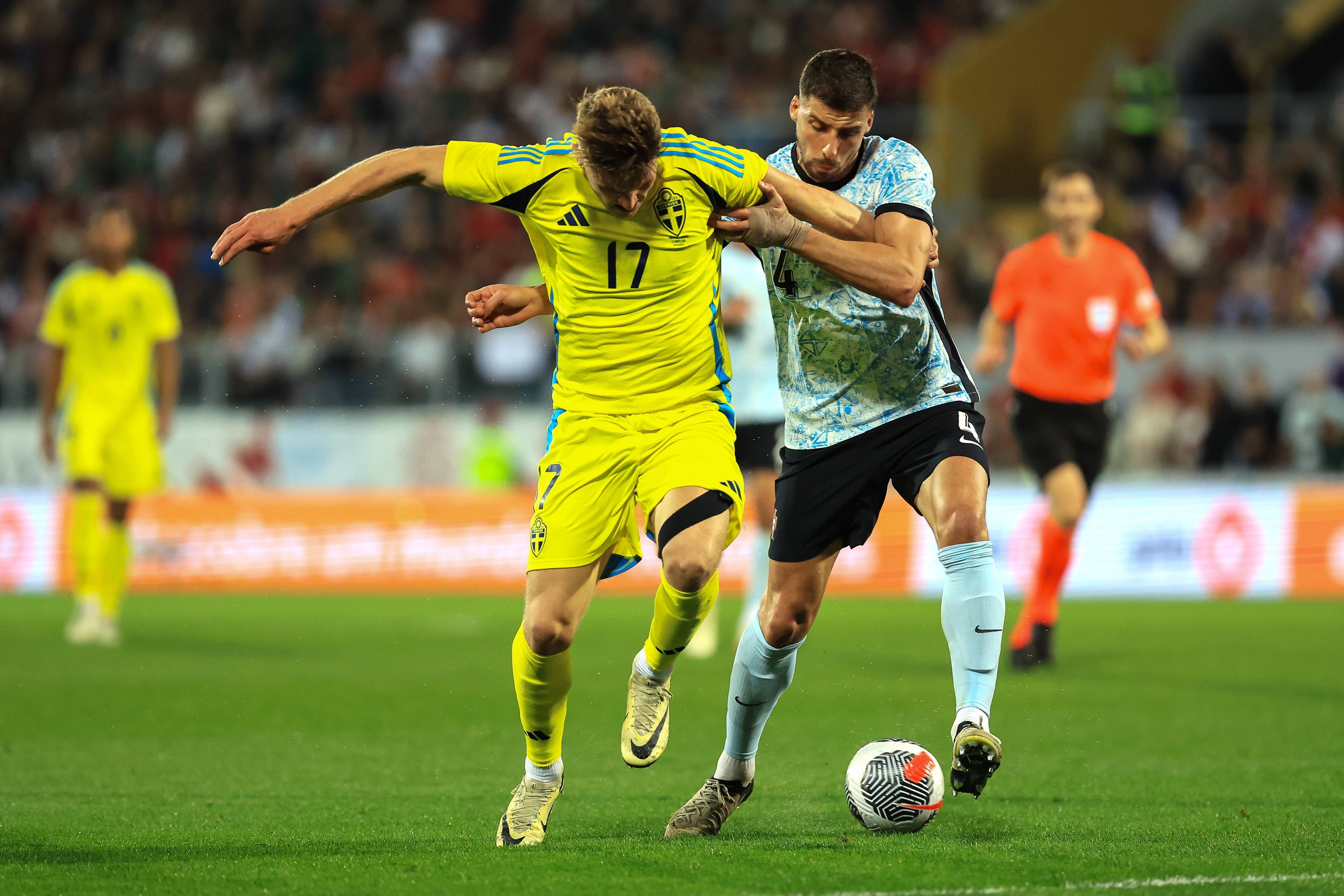 杏彩体育在线-曼城主场击败布莱顿，巩固领先位置的简单介绍