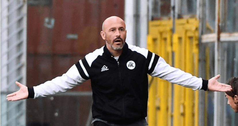 佛罗伦萨主帅严厉批评球员，要求加强训练的简单介绍