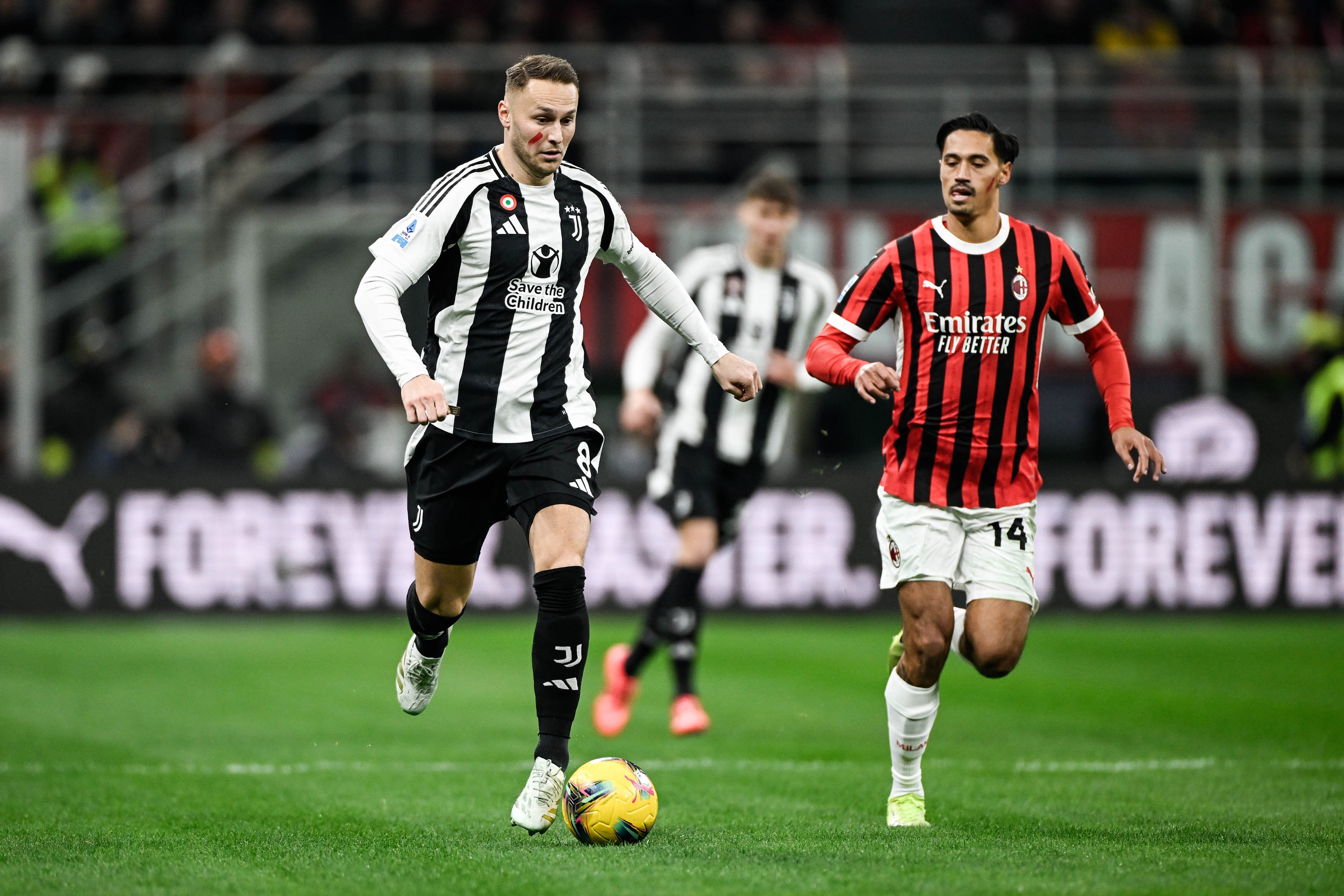 关于AC米兰主场迎战尤文图斯，破解对手防线成关键的信息