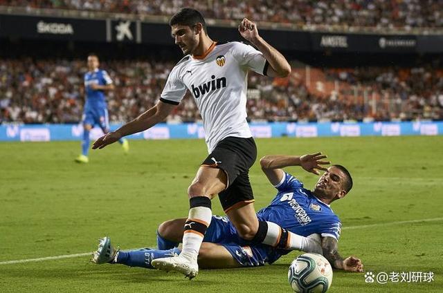 格拉纳达逆转战胜巴伦西亚,实现四连胜 格拉纳达逆转战胜巴伦西亚,实现四连胜