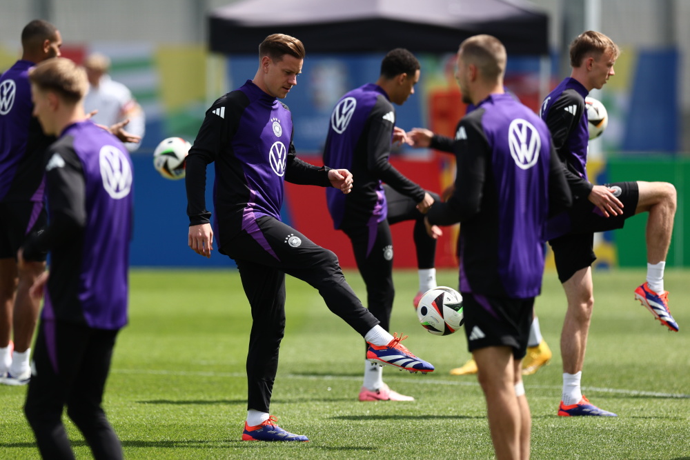 关于德国队欧预赛中表现不佳,需努力提高实力的信息 关于德国队欧预赛中表现不佳,需努力提高实力的信息