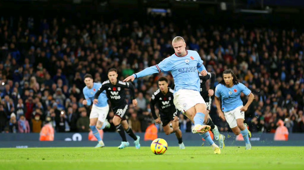 多特蒙德主场平富勒姆,哈兰德禁区内回敲失良机 多特蒙德主场平富勒姆,哈兰德禁区内回敲失良机