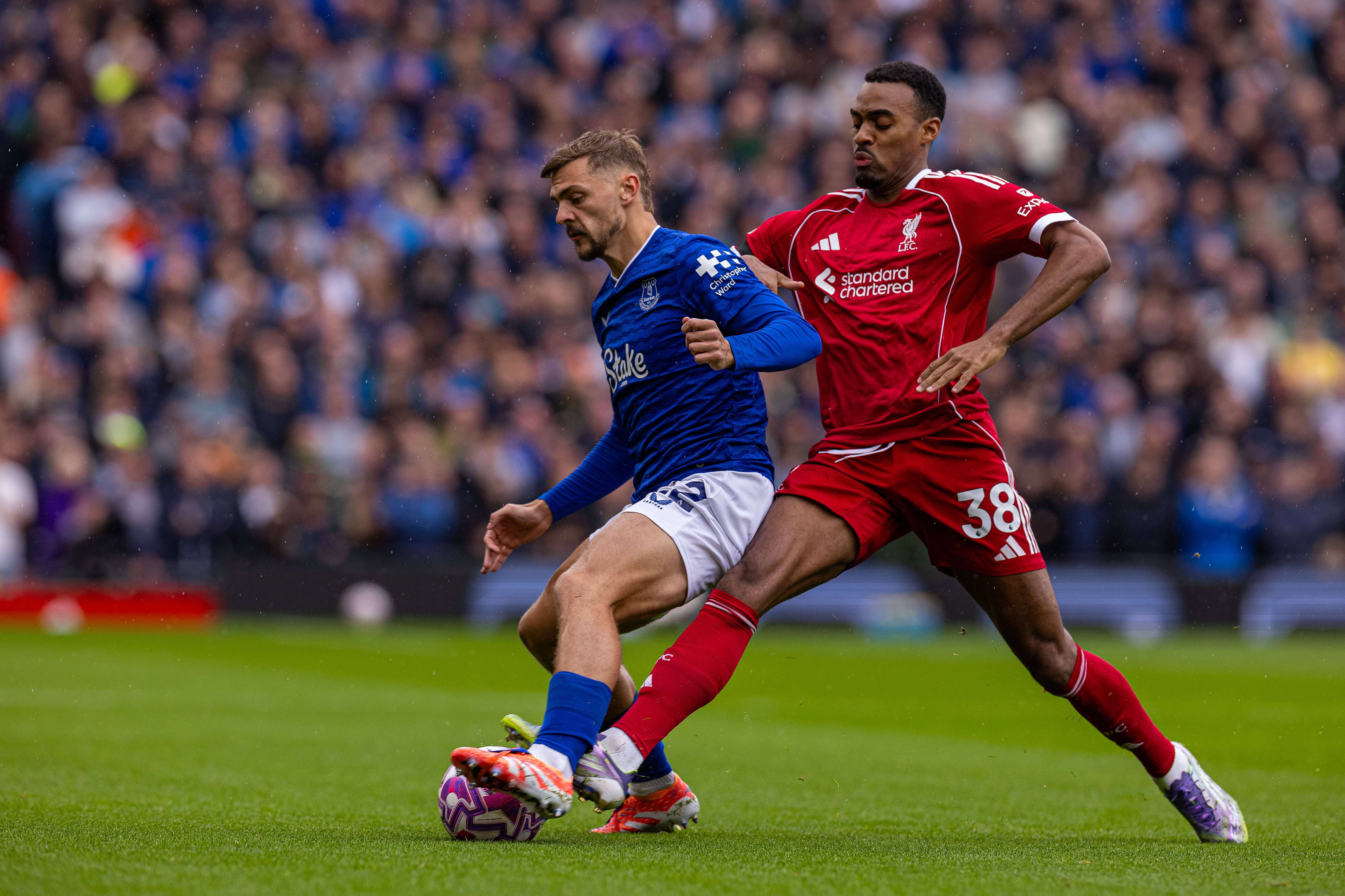 曼联不敌狼队，英超争冠形势动荡