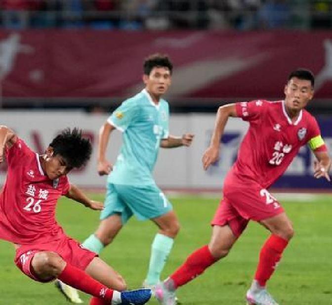 国内足球联赛引起广泛关注，球迷热情高涨