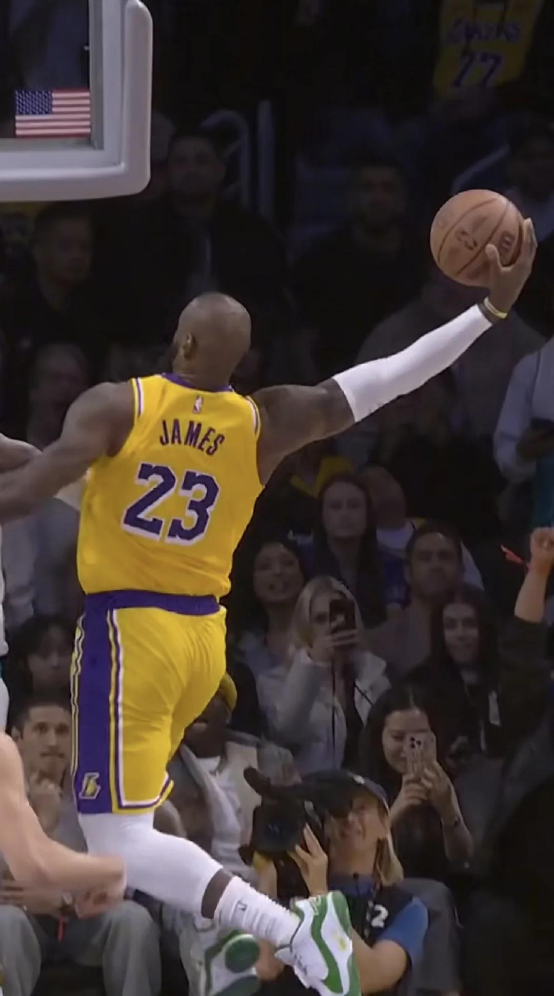 杏彩体育下载-步行者客场惨败湖人，士气低迷