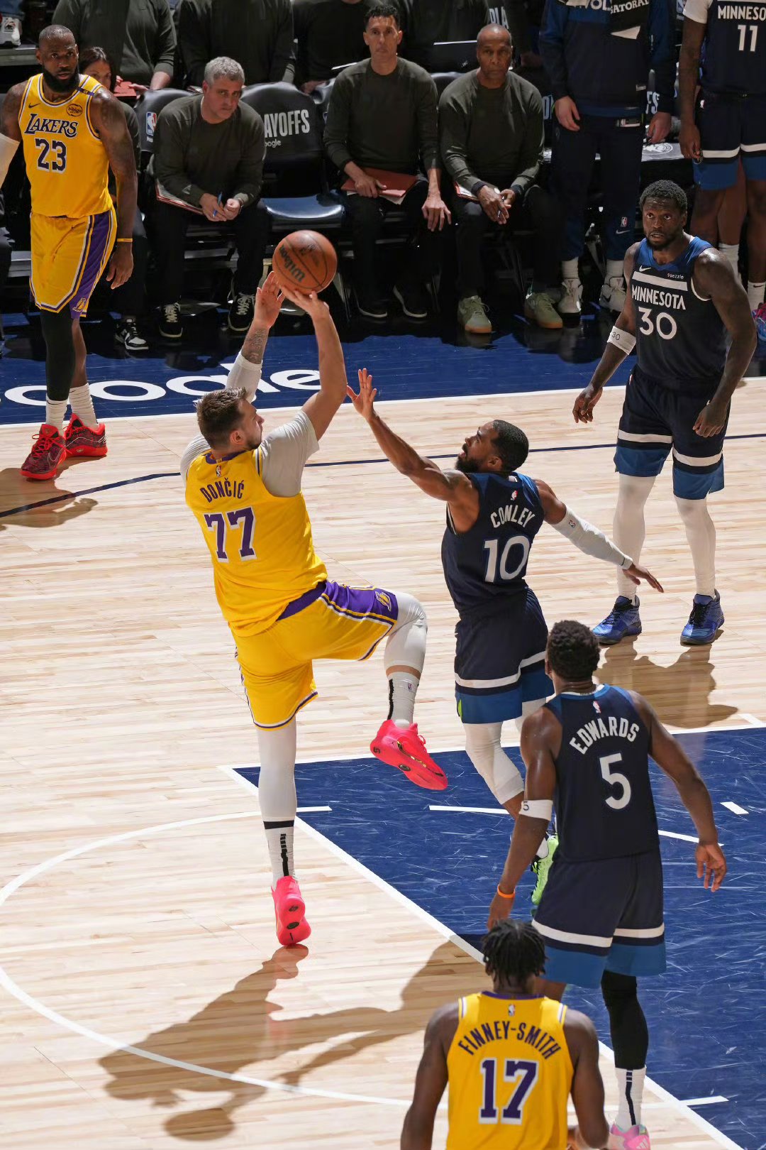 杏彩体育官网-森林狼队员发挥出彩助球队逆转