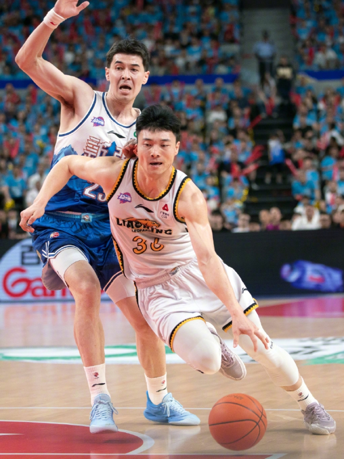 杏彩体育网页版入口-辽宁男篮险胜，继续领跑积分榜的简单介绍