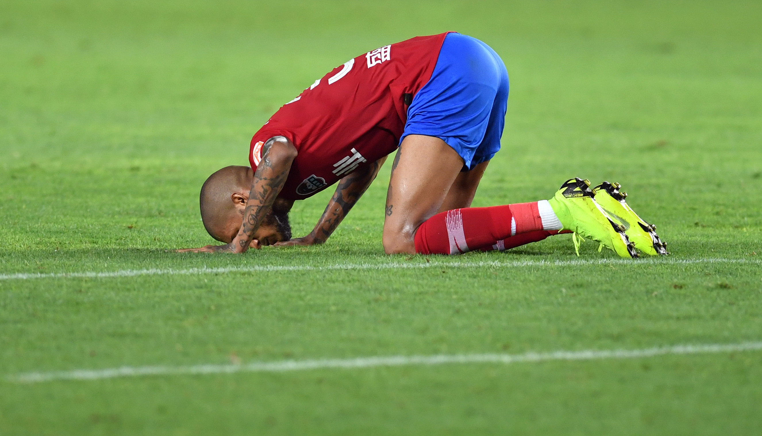 河南建业胜山东泰山,保持不败纪录的简单介绍 河南建业胜山东泰山,保持不败纪录的简单介绍