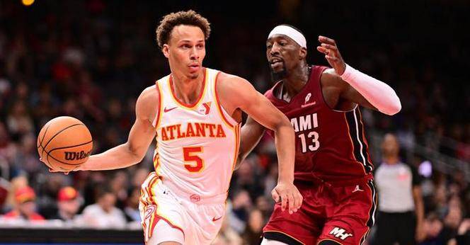 杏彩体育在线-勇士队力克老鹰，取得十连胜